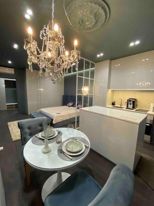 Atlant Luxury Apartments On Golovna Навпроти Тц Депот, Безконтактне Заселення Чернивци Екстериор снимка