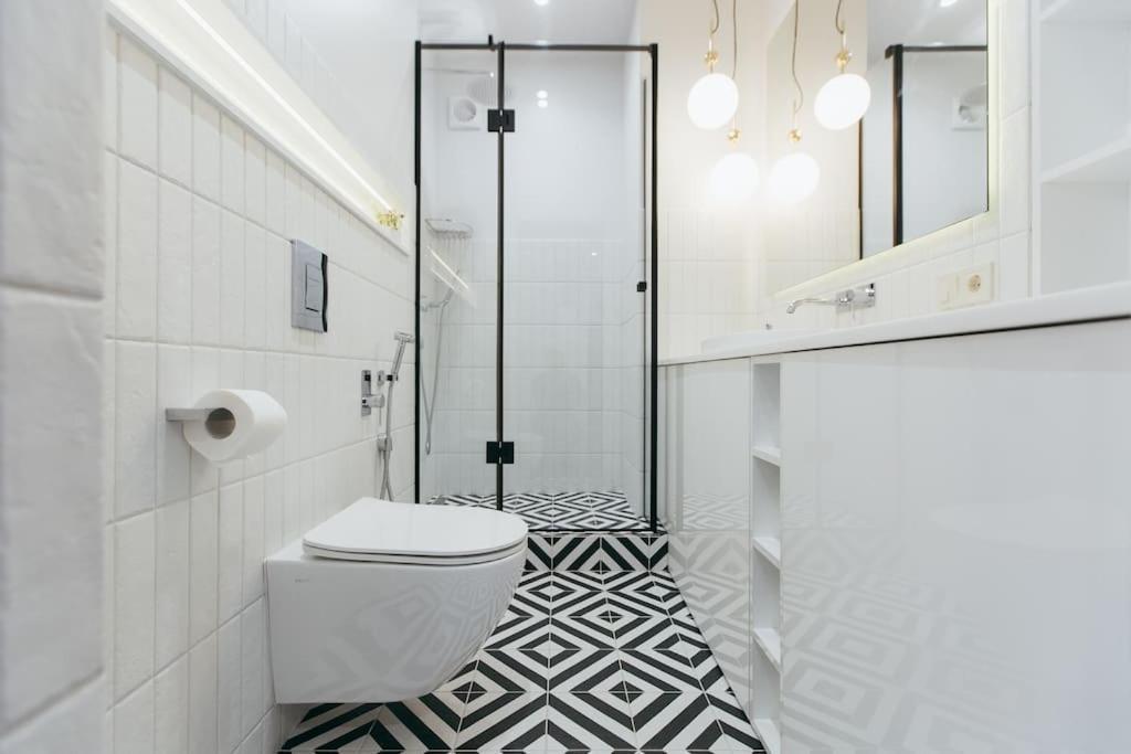 Atlant Luxury Apartments On Golovna Навпроти Тц Депот, Безконтактне Заселення Чернивци Екстериор снимка